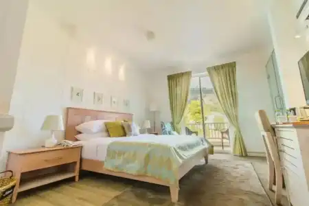 The Lynden Grove - 1
