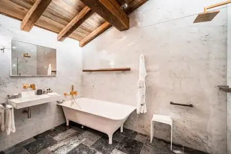 Hôtel la Mourra - 83