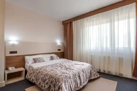 Macola - 37