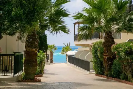 Louis Paphos Breeze - 32