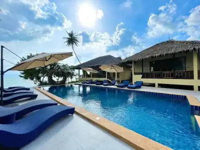 Absolute Beachfront Resort - 14