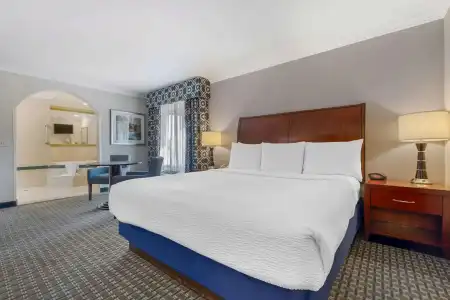 Best Western Plus Marina Shores - 67
