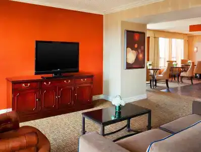 Sheraton Suites Old Town Alexandria - 1