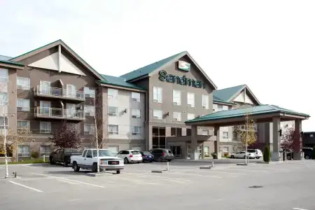 Sandmans & Suites Calgary West - 33