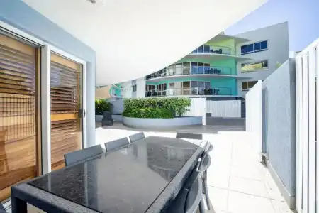 Rolling Surf Resort - 338