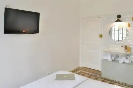 Hostal Girona - 38