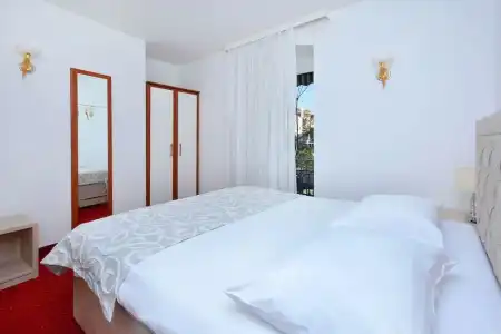 Adriana - 136