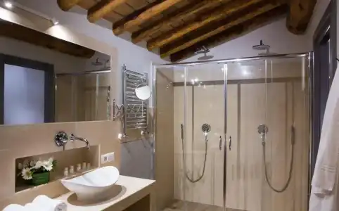 Grand Master Suites - 40