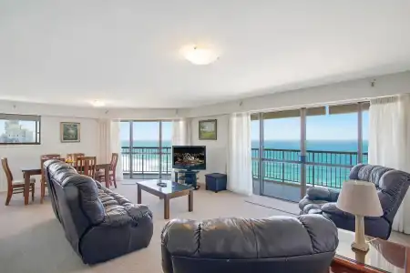 Burleigh Esplanade Beachfront Apartments - 37