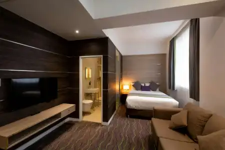 The Wesley Euston - 4