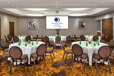 DoubleTree by Hilton Toronto Airport - 25
