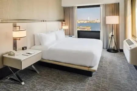 DoubleTree by Hilton & Suites Jersey City - 56