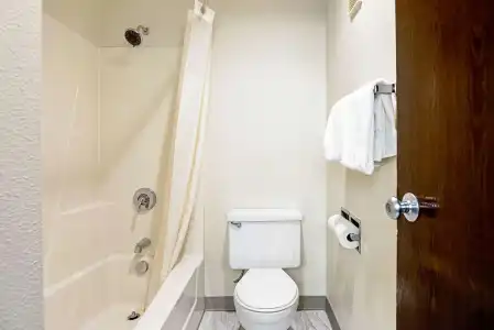 Quality Inn - 7