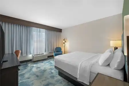 Hampton Inn & Suites Bend - 73