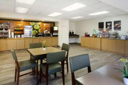 La Quinta Inn by Wyndham Austin Capitol / Downtown - 13