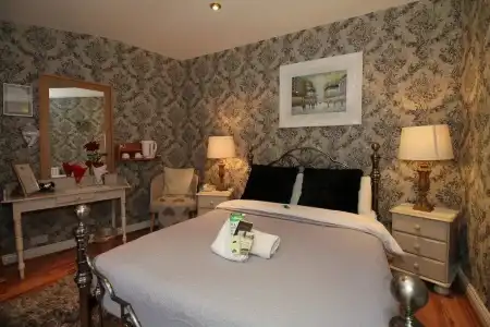 Donnybrook Hall - 24