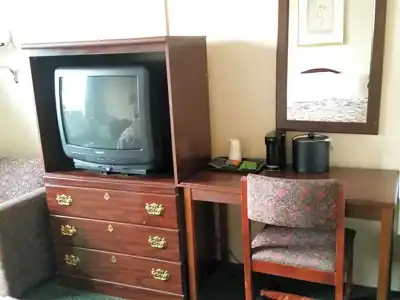 University & Suites - 18