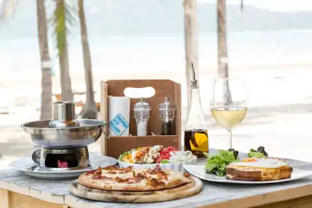 Dolphin Bay Beach Resort - 11