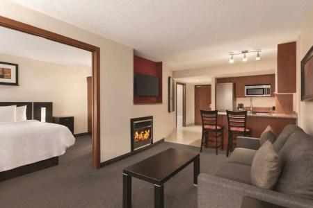 Embassy Suites Montréal by Hilton - 41