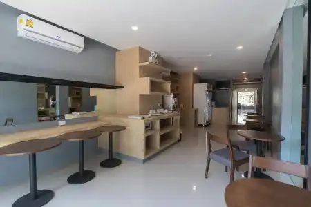 Nora LakeView - 11