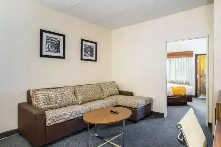 Quality Suites Lansing West - 53