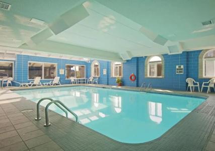 Travelodge by Wyndham Niagara Falls at the Falls - 12