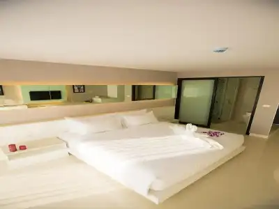 Serenotel Pattaya Beach Front - 24