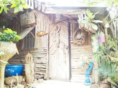 Three J Guesthouse - 8