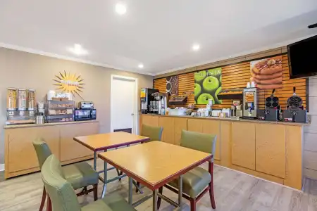 La Quinta Inn & Suites by Wyndham El Paso East - 15