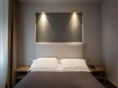 HNN Luxury Suites - 18