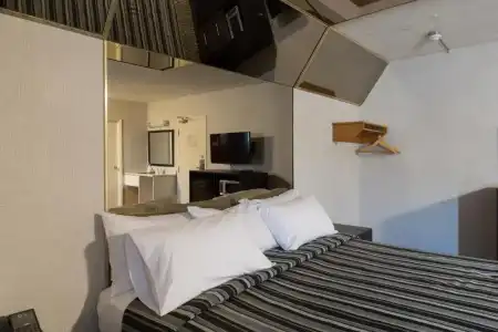 Stay Inn - 42