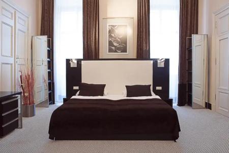 Old Town Square Residence by Emblem - 40