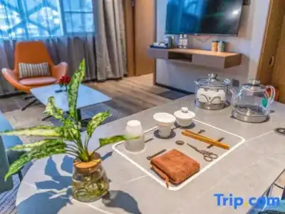 Tropic Towers Apartments - 116