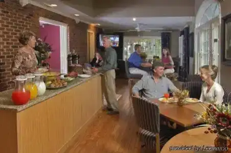 Hillwinds Inn - 19