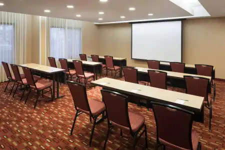 Courtyard by Marriott Jackson - 18