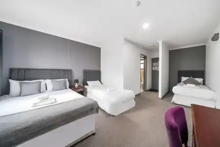 Iway Inn - 5