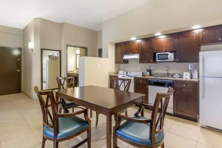 Best Western Naples Plaza - 32