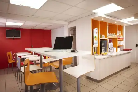 Hôtel Première Classe Toulouse Nord - Sesquières - 17