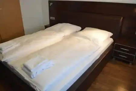 B&D - 4
