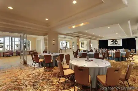 The Waterfront Beach Resort, A Hilton - 33