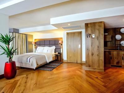 Bristol Tradition and Luxury - 2