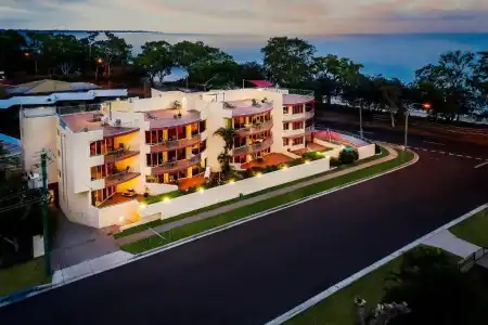 Alexander Beachfront Apartments - 47