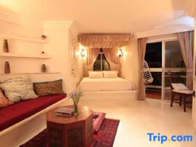 At Niman Conceptual Home - 60