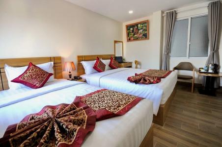 May Ngu Sac - Iridescent Clouds - 4