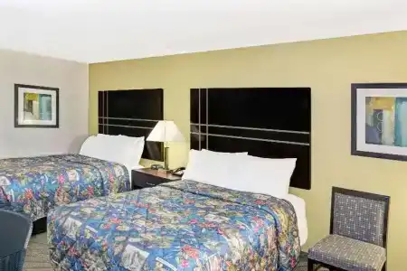 Howard Johnson by Wyndham Houston Heights/Downtown - 12