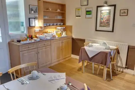 Sportsview Guest House - 11