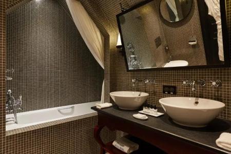 Pavillon de la Reine & Spa, Place des Vosges - 132
