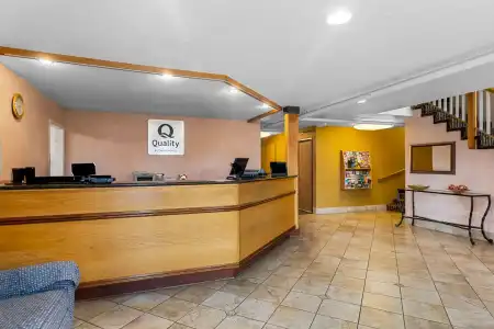 Quality Inn & Suites Vancouver - Hazel Dell - 1