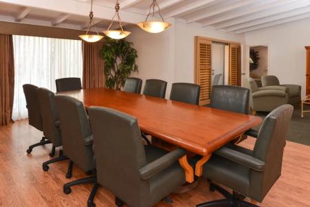 Red Lion Woodlake & Conference Center - 16