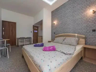 Hostel 70S - 95
